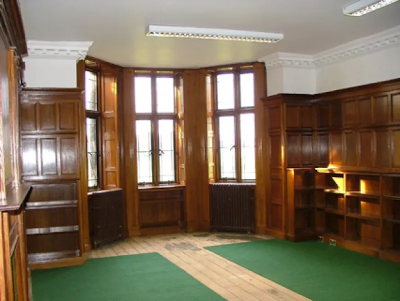 Stately hall near Newark, A1154 (photo 3)