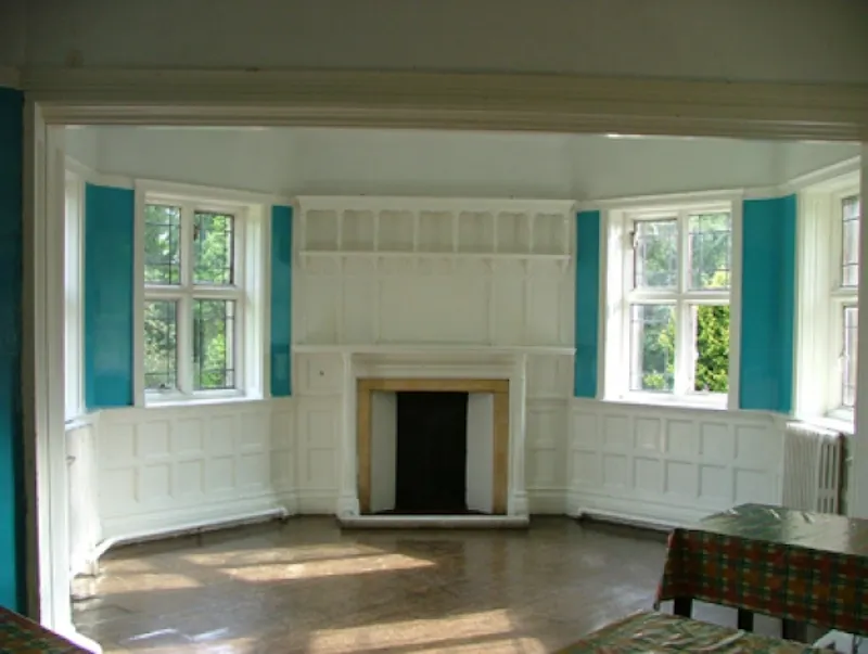 Stately hall near Newark, A1154 (photo 6)