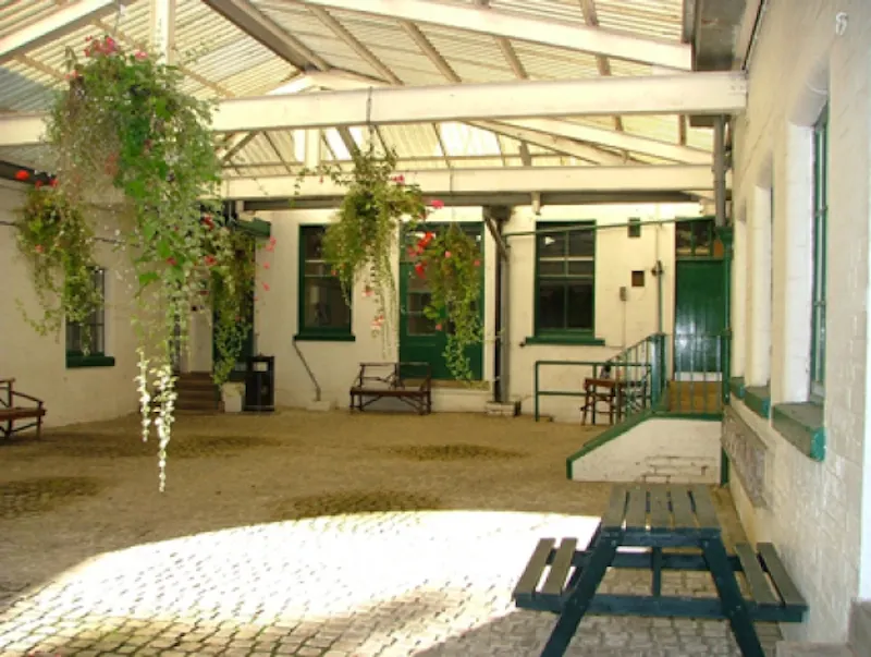 Conservatory at Stately hall near Newark, A1154 (photo 7)