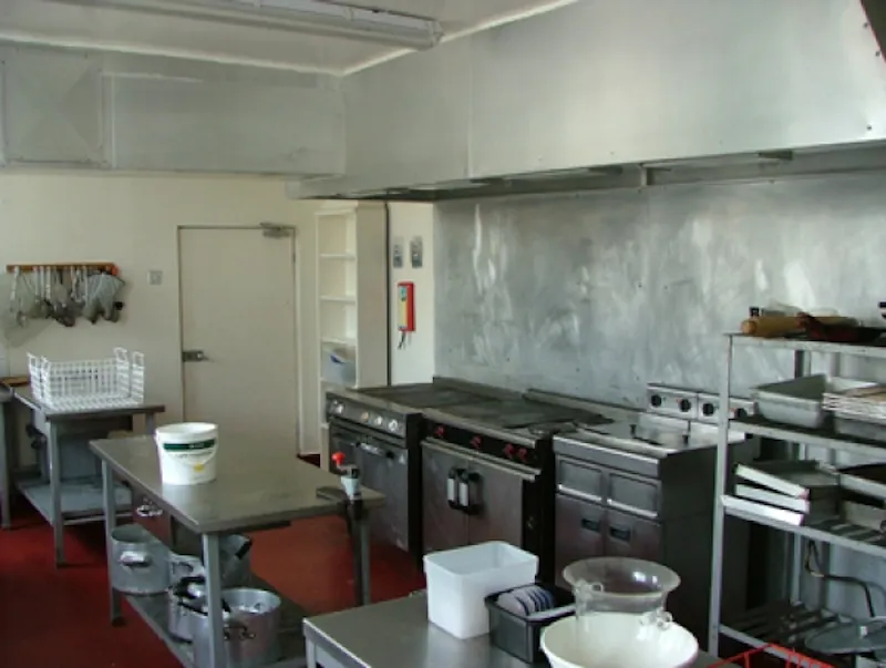 Kitchen at Stately hall near Newark, A1154 (photo 12)