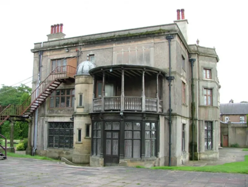 Balcony at Stately hall near Newark, A1154 (photo 14)