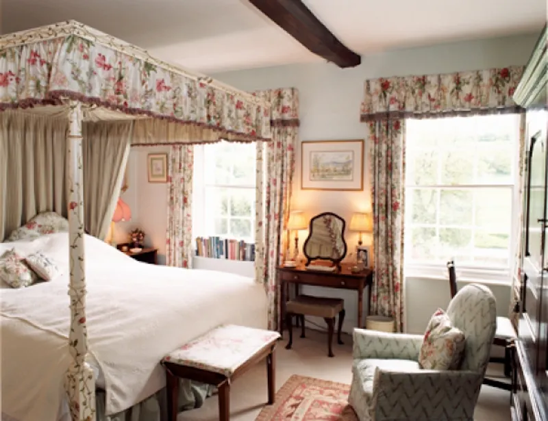 Bedroom at Andover Georgian country house, A1156 (photo 10)