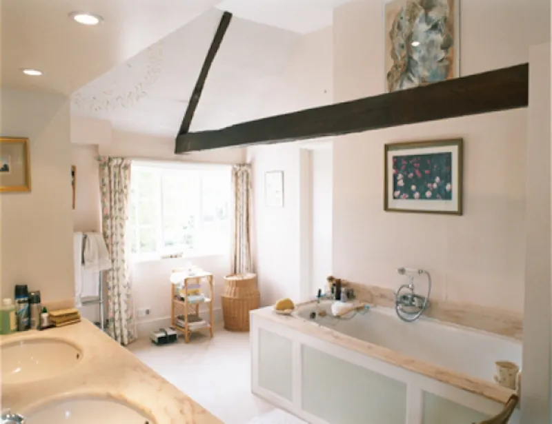 Bathroom at Andover Georgian country house, A1156 (photo 13)