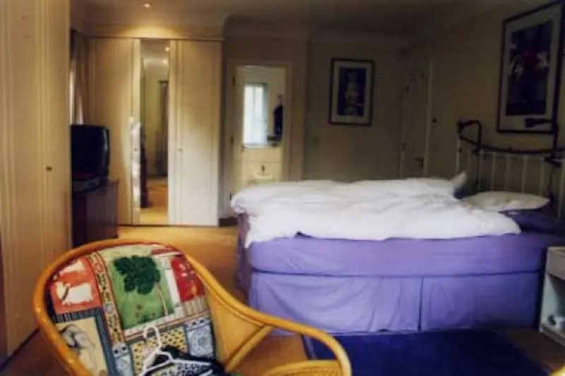 Bedroom at Kingston detached house, D1359 (photo 5)