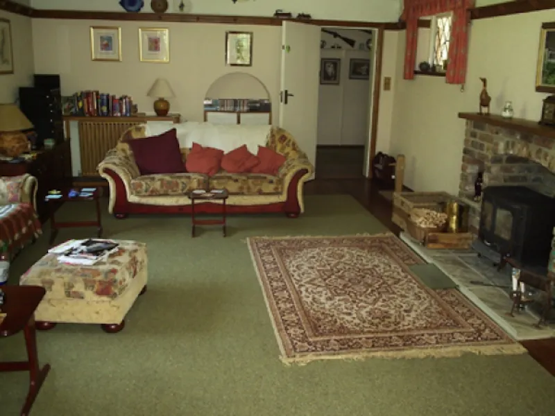 Beams at West Byfleet country house, L571 (photo 3)