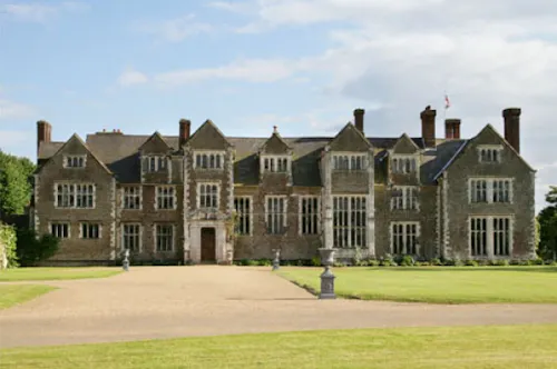 Guildford Elizabethan manor, M17