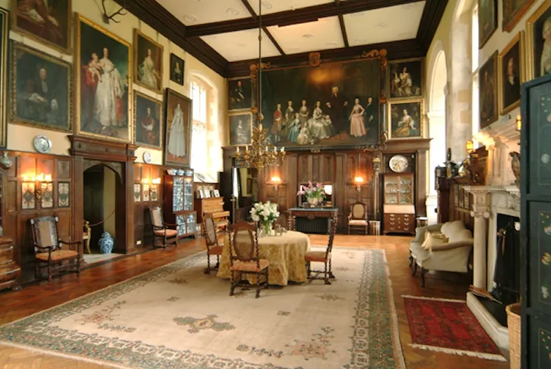 Fireplace at Guildford Elizabethan manor, M17 (photo 14)