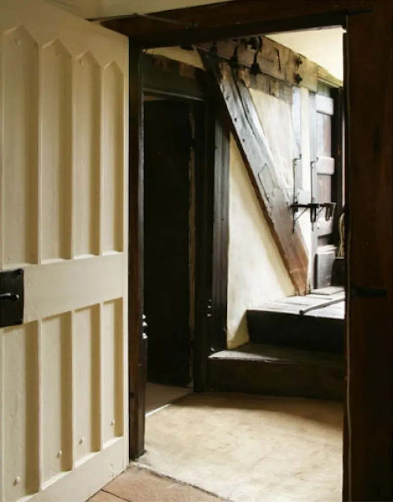 Guildford Elizabethan manor, M17 (photo 31)
