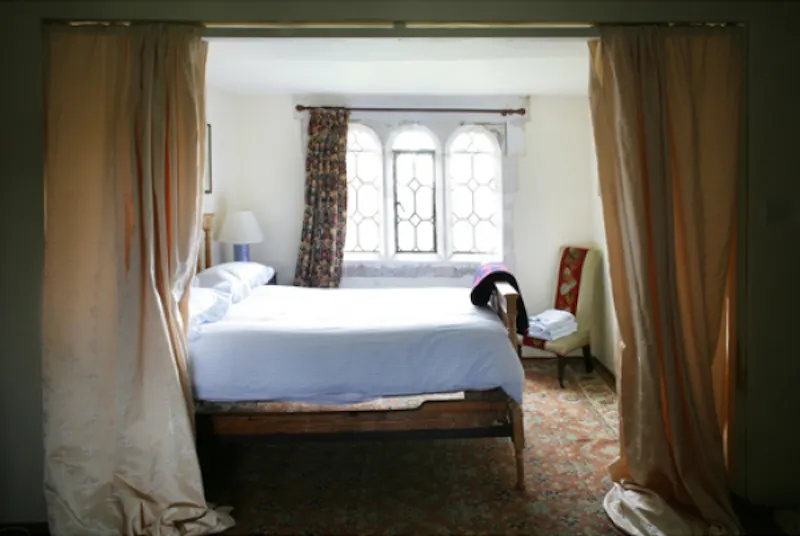 Guildford Elizabethan manor, M17 (photo 28)