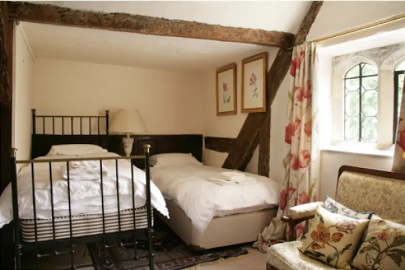 Guildford Elizabethan manor, M17 (photo 29)