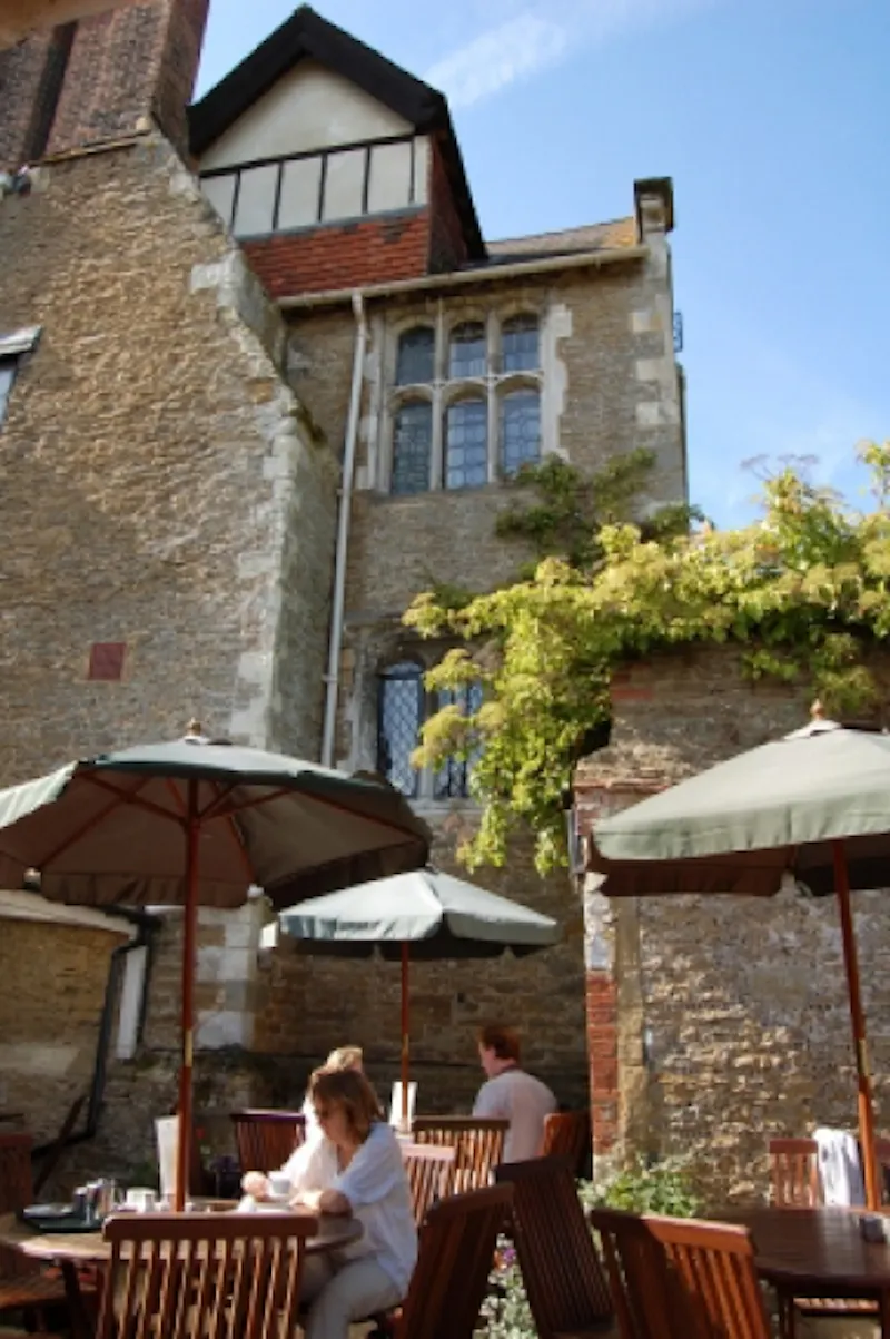 Guildford Elizabethan manor, M17 (photo 61)