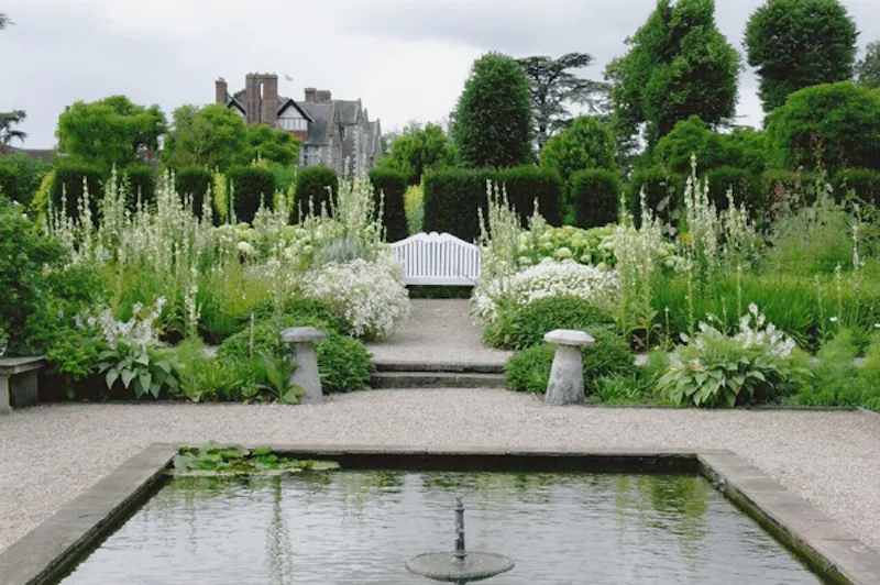 Garden - formal at Guildford Elizabethan manor, M17 (photo 45)