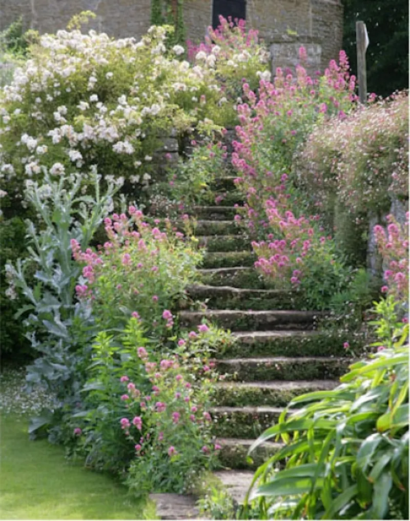 Guildford Elizabethan manor, M17 (photo 47)