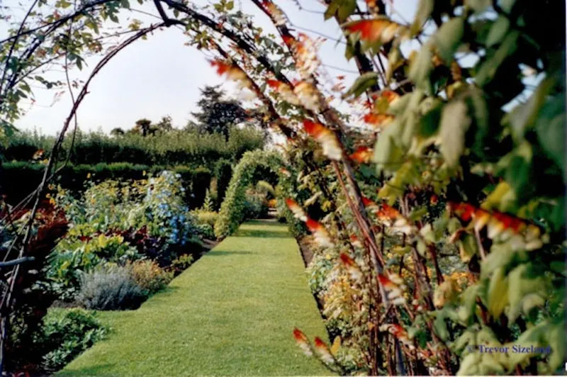 Guildford Elizabethan manor, M17 (photo 48)
