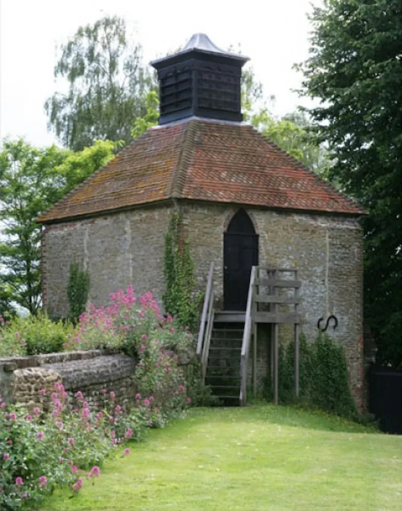Guildford Elizabethan manor, M17 (photo 51)