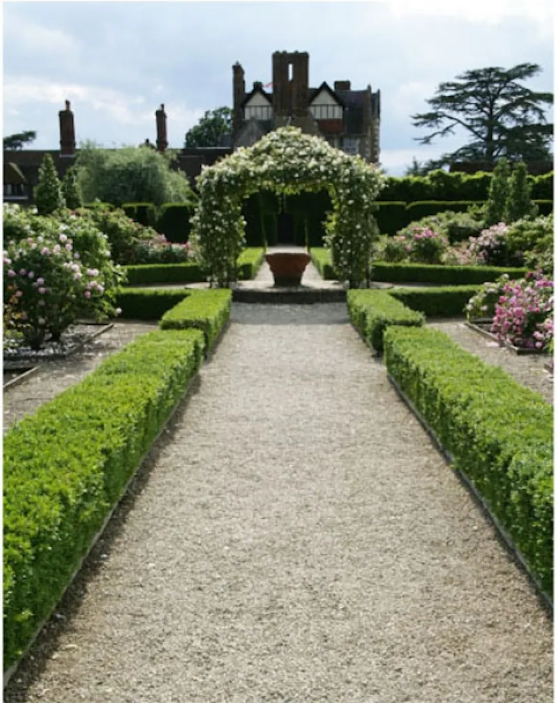 Guildford Elizabethan manor, M17 (photo 54)