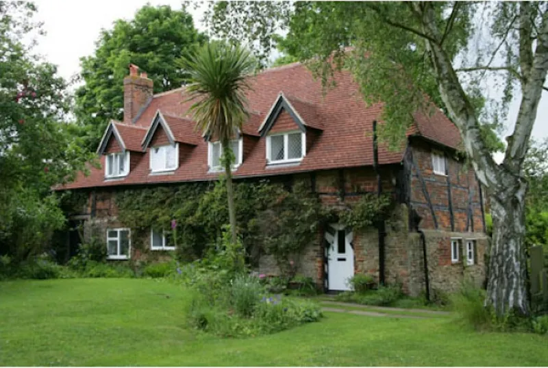 Guildford Elizabethan manor, M17 (photo 62)