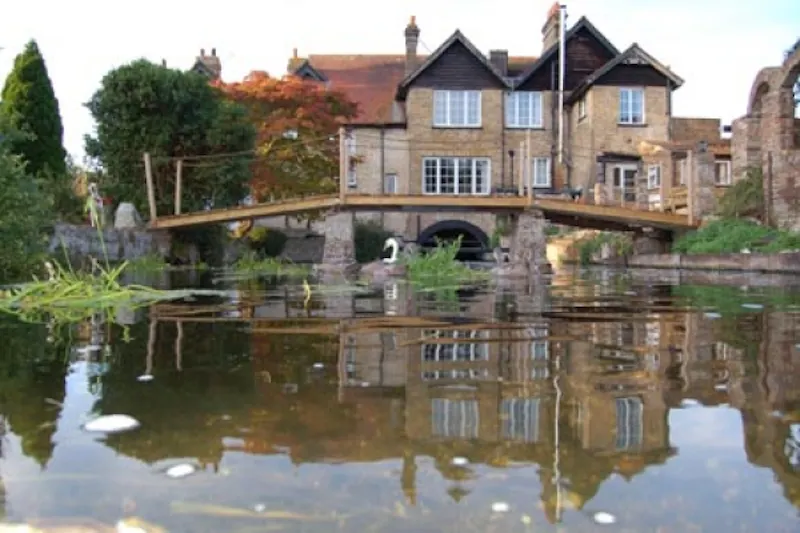 Pond at Harefield mill house, L581 (photo 1)