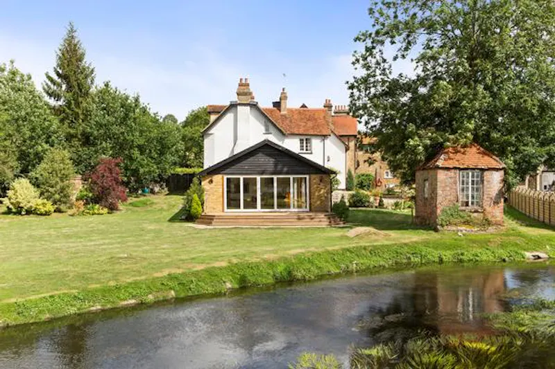 Garden at Harefield mill house, L581 (photo 29)