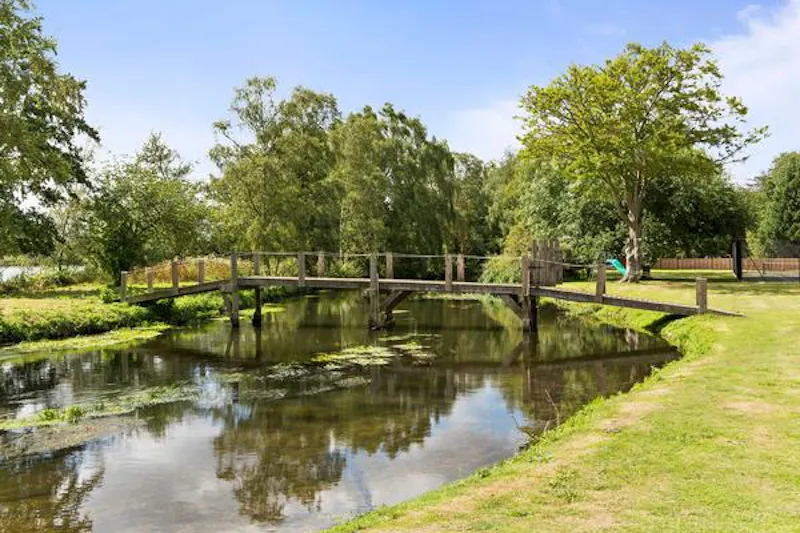 Views - Thames at Harefield mill house, L581 (photo 33)