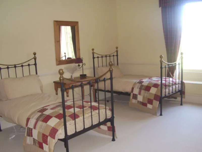 Portsmouth manor house, A1165 (photo 12)
