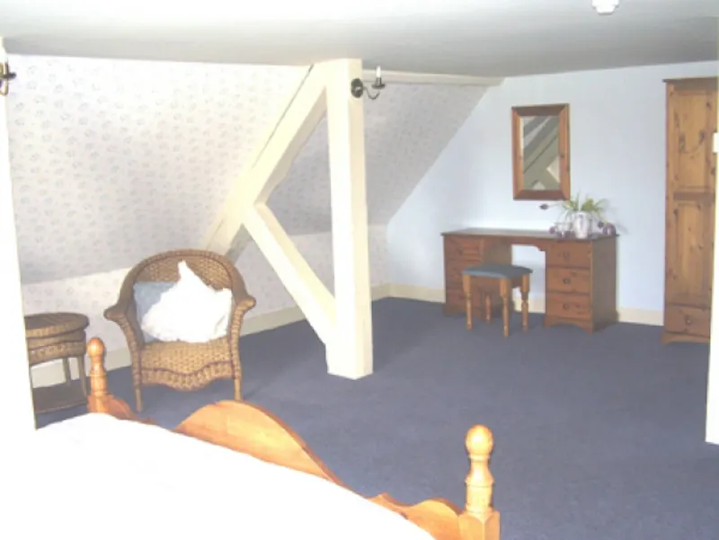 Portsmouth manor house, A1165 (photo 13)