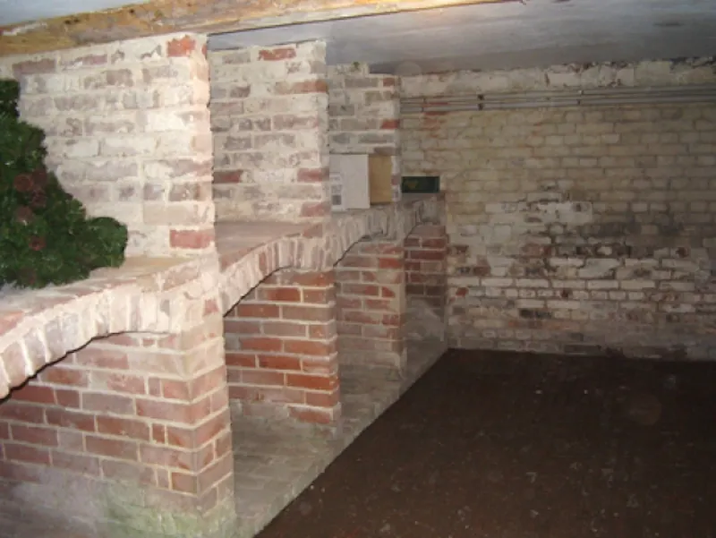 Cellar at Portsmouth manor house, A1165 (photo 15)