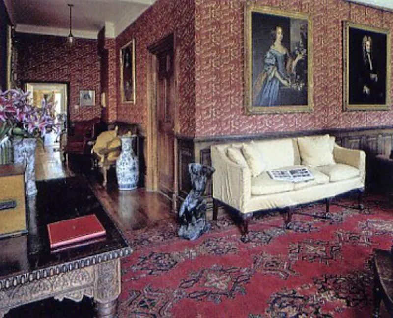 Entrance hall at Georgian country house in Holt, A1161 (photo 3)