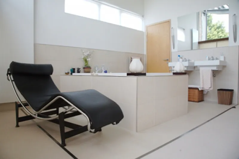 Bathroom at Twickenham modern house, K274 (photo 11)