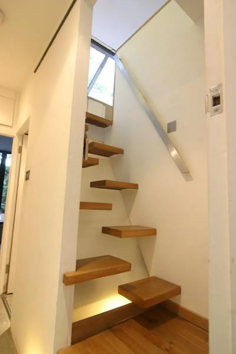 Staircase at Experimental Peckham house, K268 (photo 13)