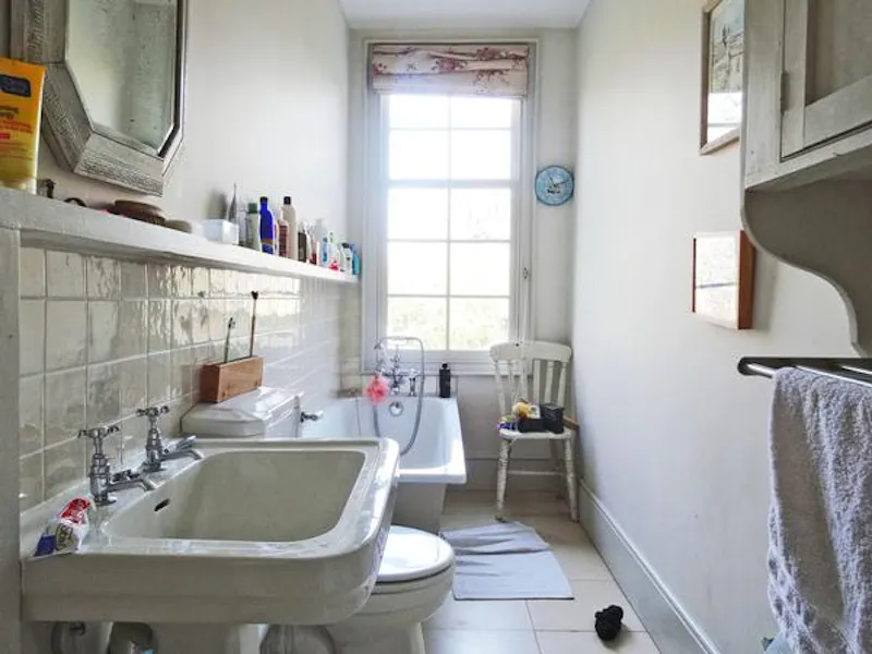 Bathroom at Georgian riverside house , B1302 (photo 35)