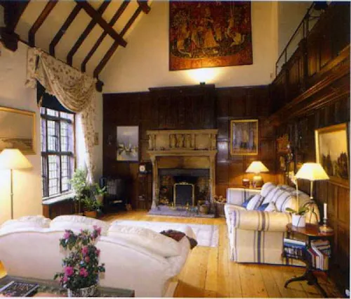 Tudor style house in Beaconsfield, B1328