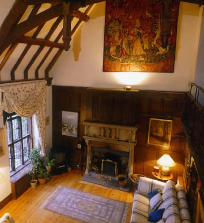 Tudor style house in Beaconsfield, B1328 (photo 3)