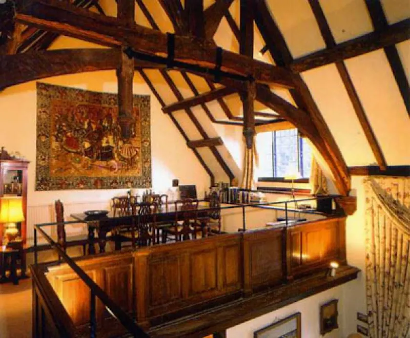 Dining room at Tudor style house in Beaconsfield, B1328 (photo 4)