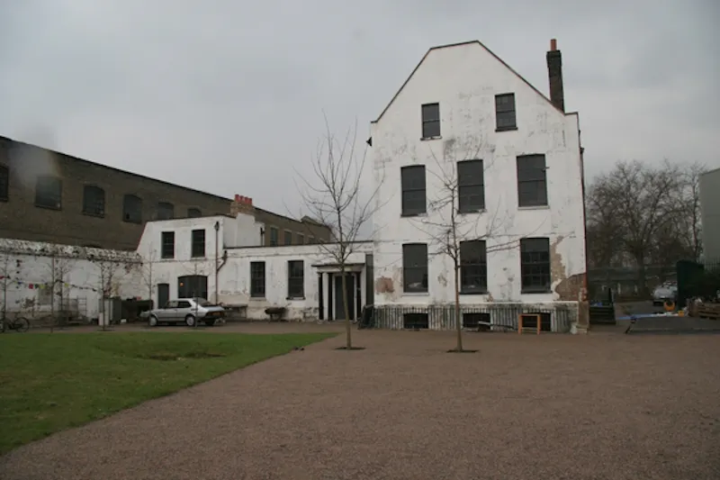 Driveway at Eclectic Deptford house , A631 (photo 55)