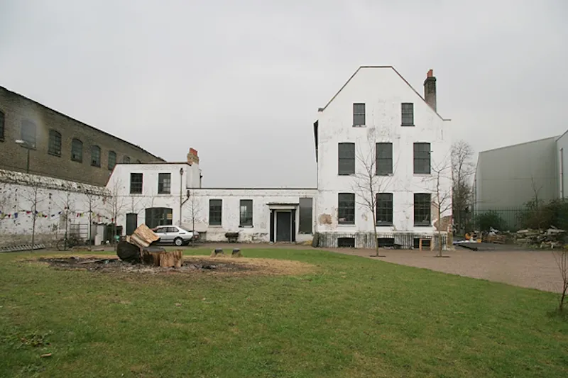 Eclectic Deptford house , A631 (photo 56)