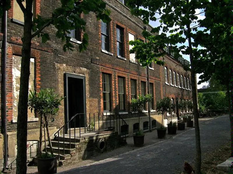 Eclectic Deptford house , A631 (photo 66)