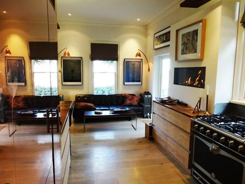 Fireplace at Contemporary Kew house, B1006 (photo 9)