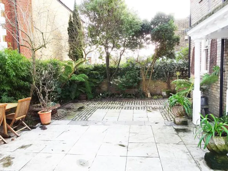 Contemporary Kew house, B1006 (photo 41)