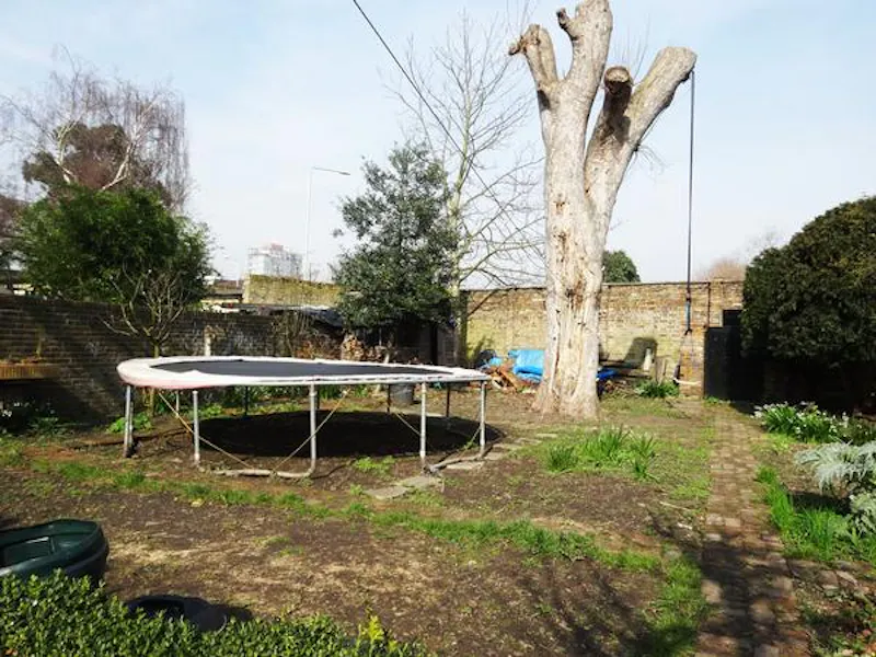 Garden at Georgian riverside house , B1302 (photo 54)