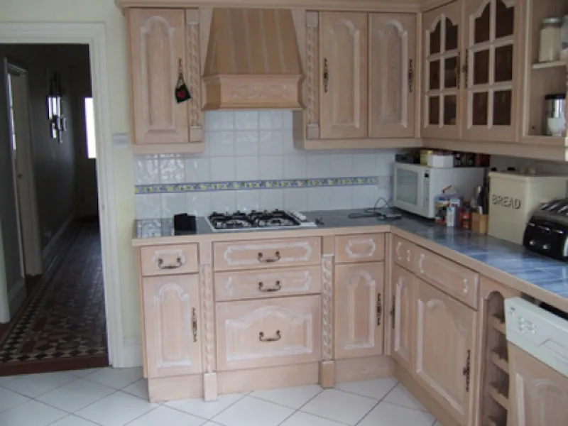 Kitchen at Big detached Hanwell house, B1404 (photo 6)