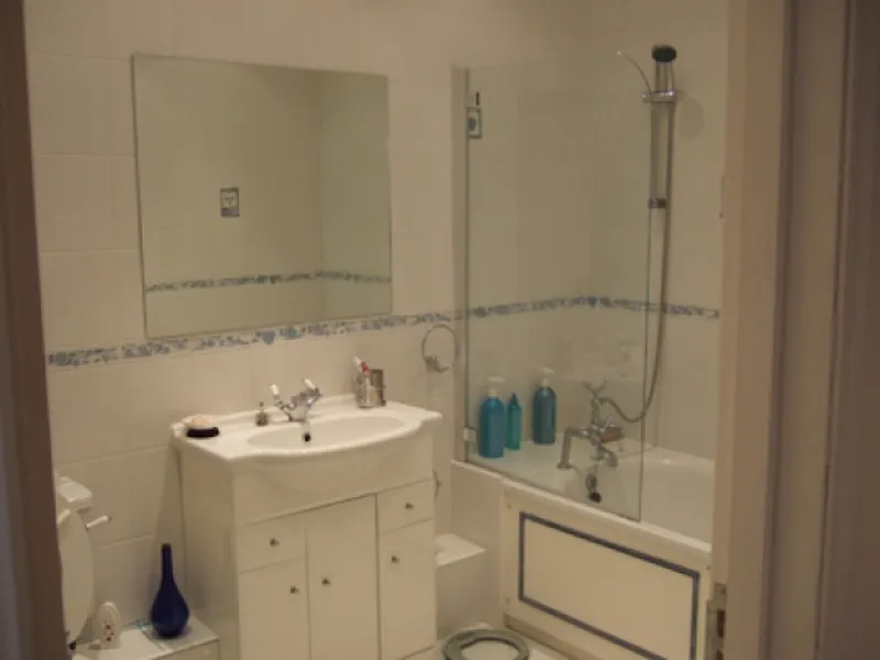 Bathroom at Big detached Hanwell house, B1404 (photo 9)