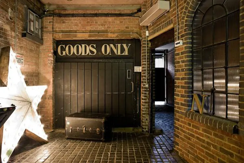 Lift at Stoke Newington warehouse, F832 (photo 5)