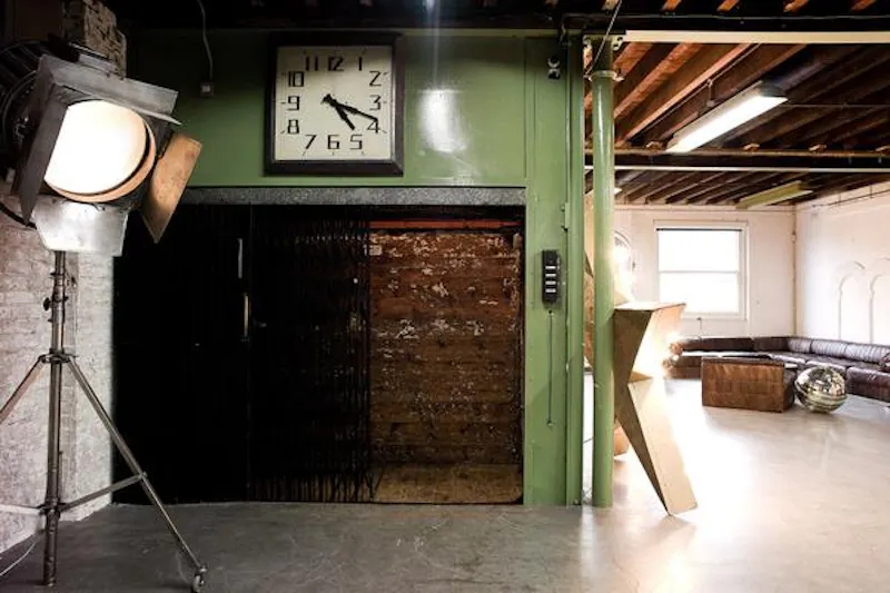 Lift at Stoke Newington warehouse, F832 (photo 8)