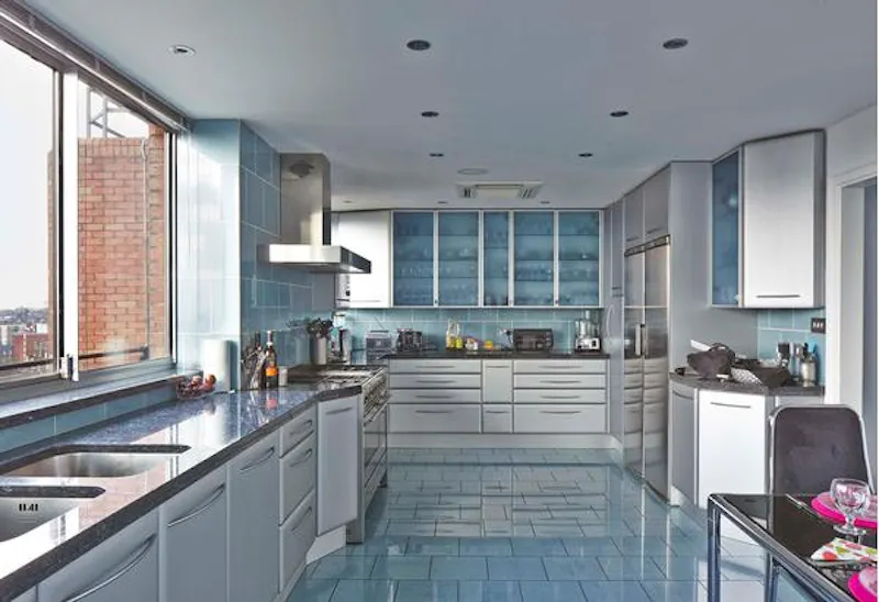 Kitchen at Swiss Cottage penthouse flat, F706 (photo 4)