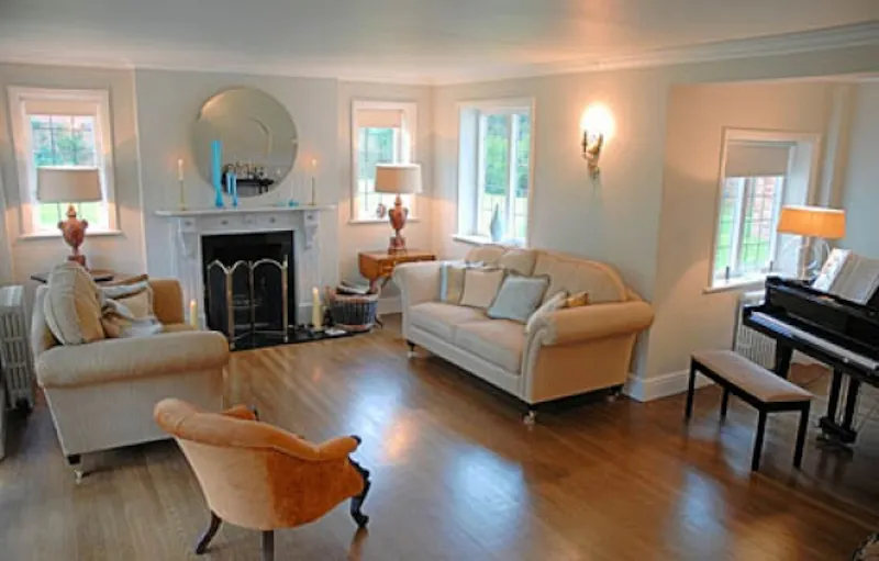 Living Room at Family house near Reading, E312 (photo 4)