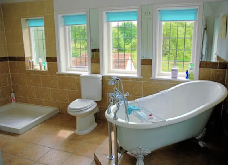 Bathroom at Family house near Reading, E312 (photo 6)