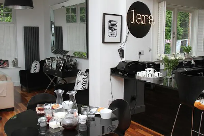 Dining room at Camberley family house, D1936 (photo 9)