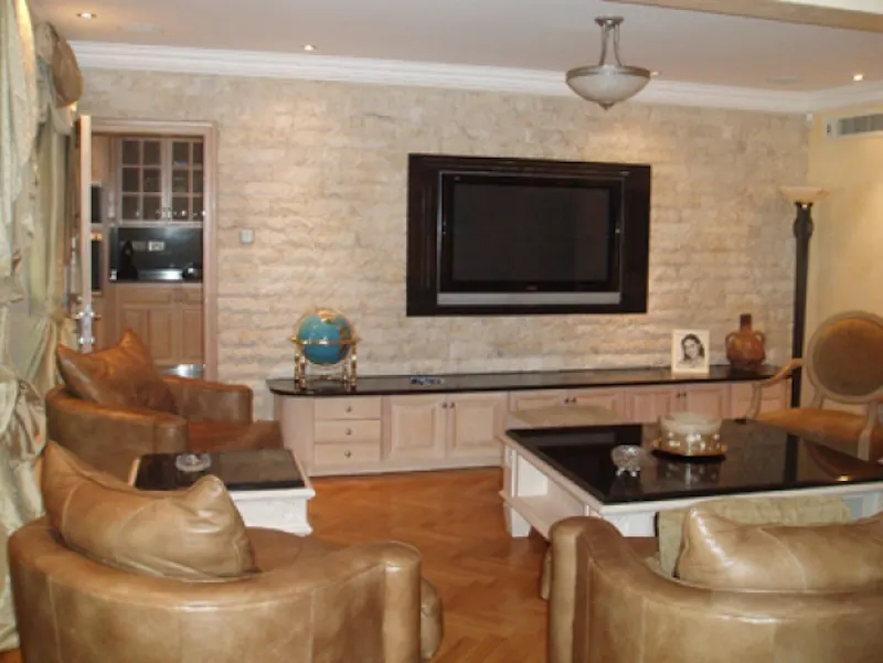 Living Room at 80s Barnet detached house, D1826 (photo 3)