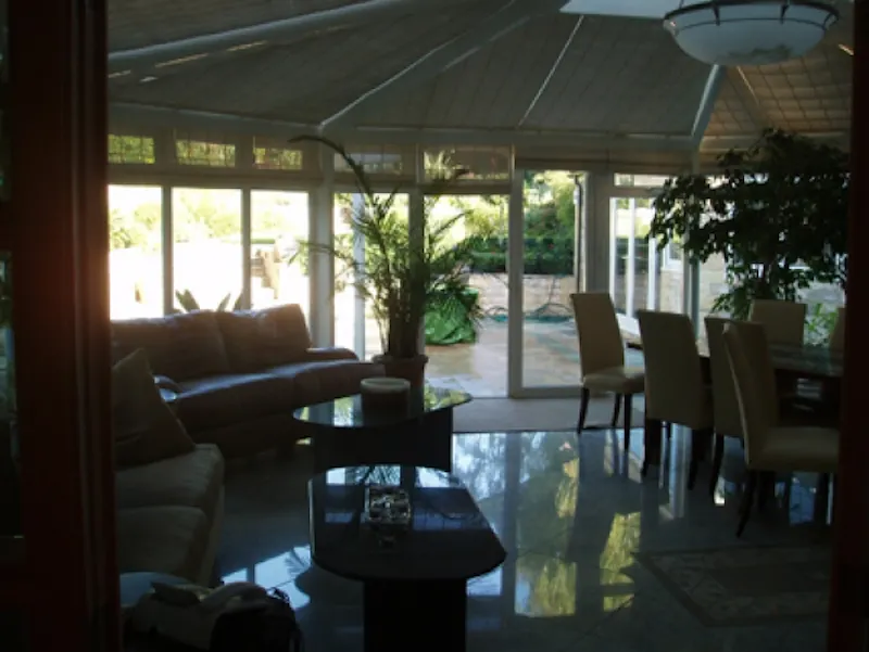 Conservatory at 80s Barnet detached house, D1826 (photo 5)
